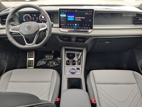 New 2026 Volkswagen Tiguan SE R-Line FWD image 22