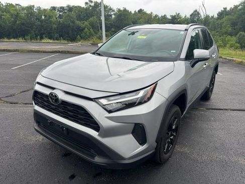 Used 2024 Toyota RAV4 XLE AWD/4WD image 7