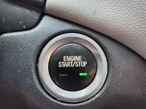 Used 2018 Chevrolet Equinox LS FWD image 22