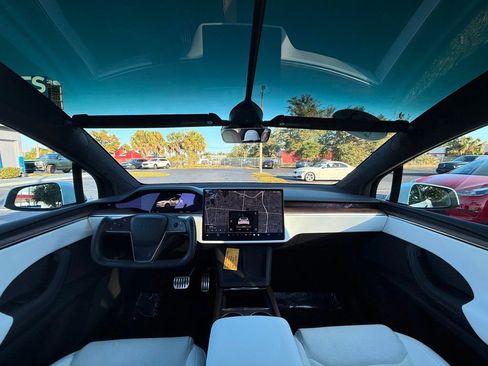 Used 2023 Tesla Model X image 19