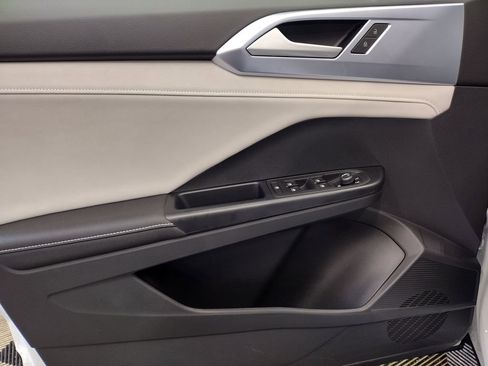 New 2025 Volkswagen Taos SE image 18