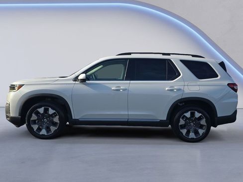 New 2026 Honda Pilot Touring image 2
