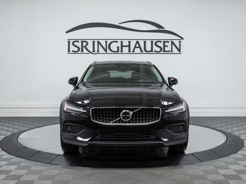 Used 2024 Volvo V60 B5 Cross Country Plus image 2
