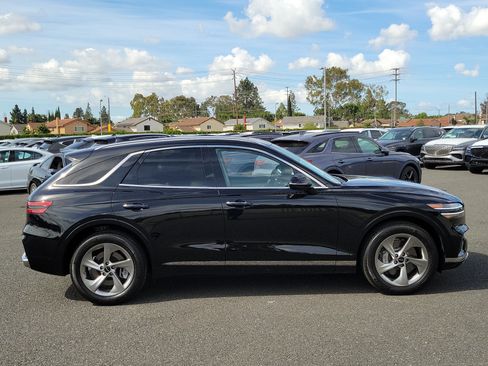 Certified 2026 Genesis GV70 2.5T Select AWD/4WD image 5
