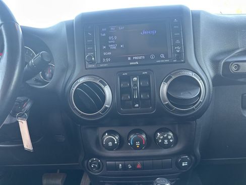 Used 2018 Jeep Wrangler Unlimited Sport S AWD/4WD image 22