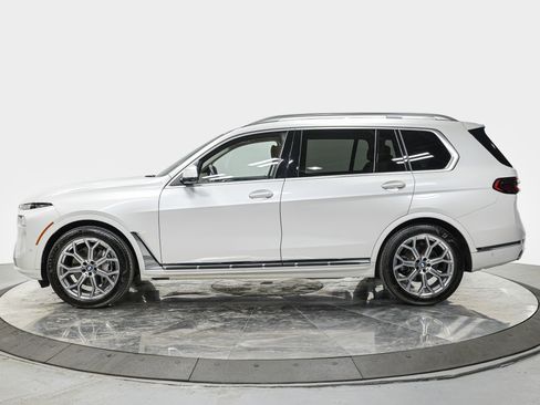 Used 2024 BMW X7 xDrive40i w/ Premium Package image 2