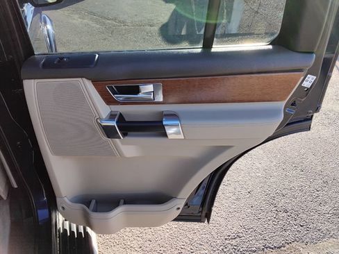 Used 2016 Land Rover LR4 HSE image 17