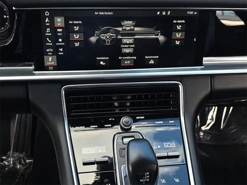 Used 2018 Porsche Panamera 4S image 31