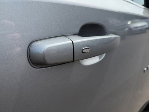 Used 2023 Chevrolet Traverse LT FWD image 26