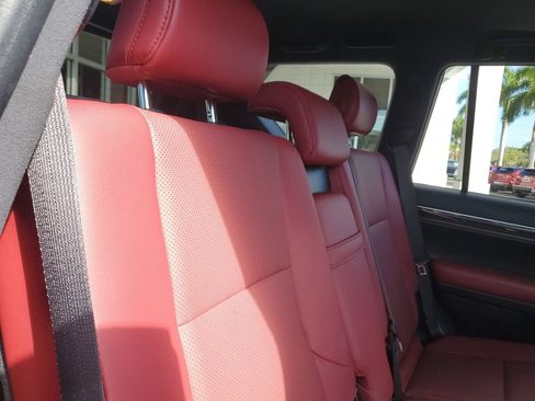 Used 2023 Lexus GX 460 Premium w/ Premium Package image 24