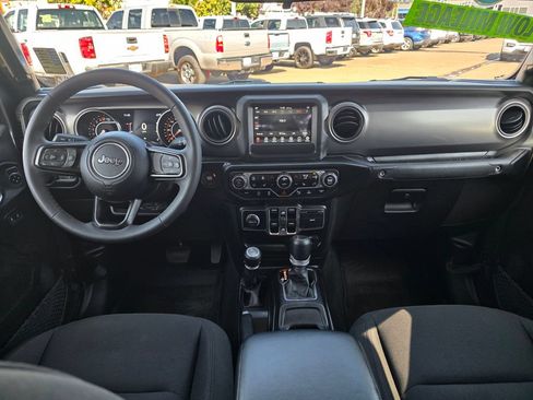 Used 2023 Jeep Gladiator Sport AWD/4WD image 5