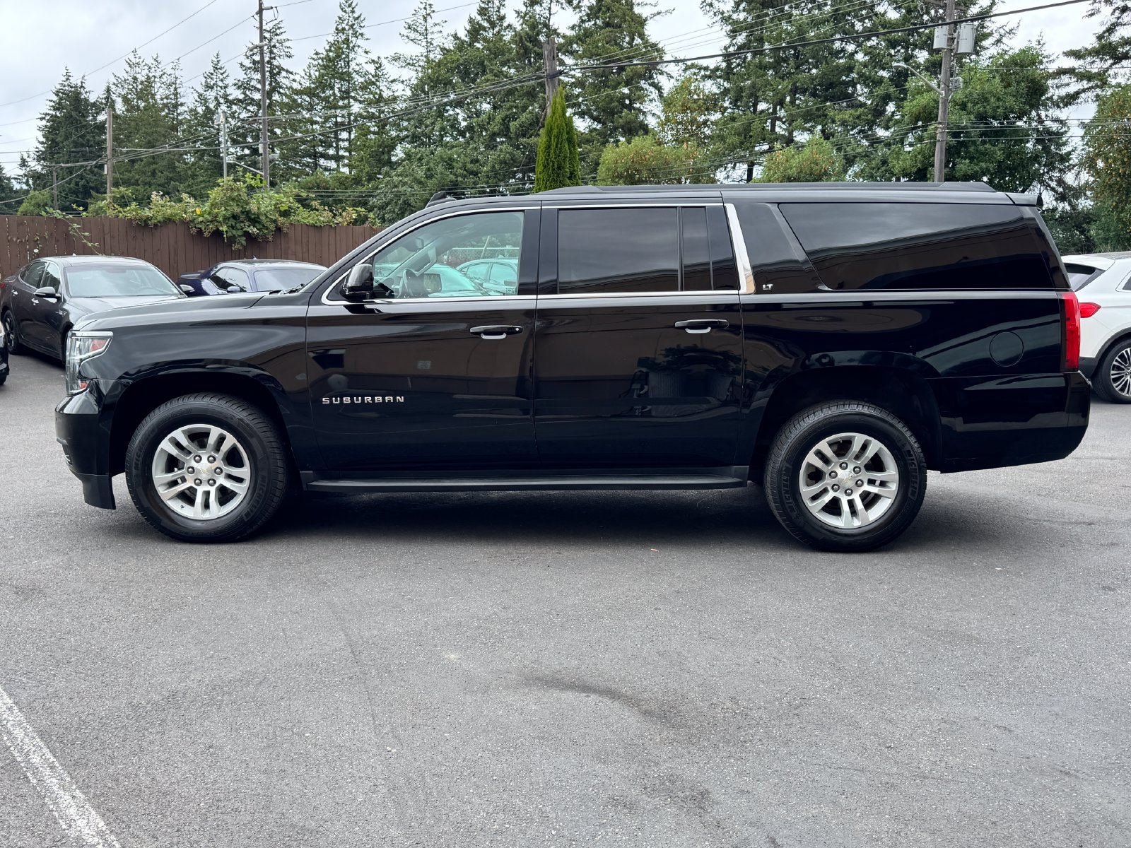 Used 2020 Chevrolet Suburban LT AWD/4WD image 4
