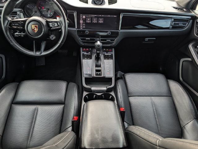 Used 2025 Porsche Macan Turbo AWD/4WD image 12