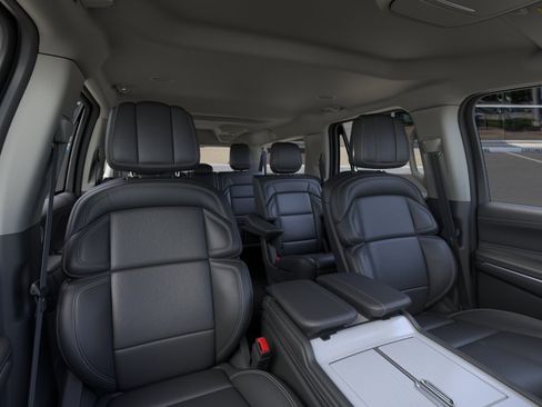 New 2026 Lincoln Navigator L Premier AWD/4WD image 10