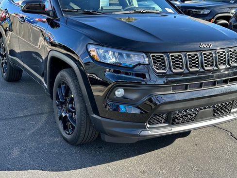 New 2026 Jeep Compass Latitude w/ Sun and Sound Group AWD/4WD image 9