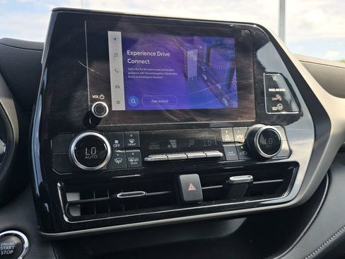 Used 2023 Toyota Highlander LE AWD/4WD image 27