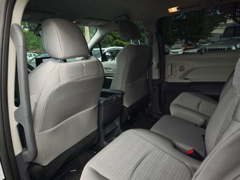 Used 2023 Toyota Sienna LE AWD/4WD image 33