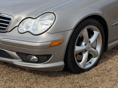 Used 2006 Mercedes-Benz C 230 Sedan image 9