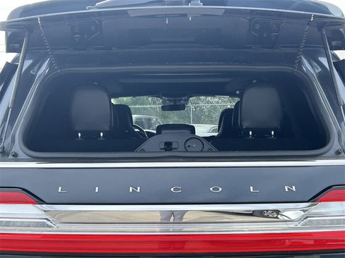 Used 2021 Lincoln Navigator Reserve w/ Luxury Package image 16
