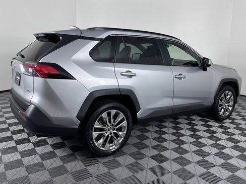 Used 2019 Toyota RAV4 XLE Premium image 8