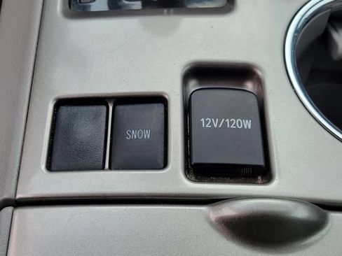 Used 2013 Toyota Highlander FWD w/ Cold Weather Pkg image 32