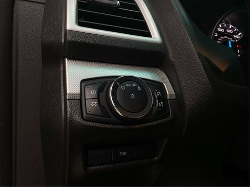 Used 2015 Ford Explorer XLT w/ Equipment Group 202B AWD/4WD image 22