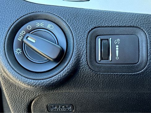 Used 2020 Dodge Journey SE w/ SE Popular Equipment Group image 13