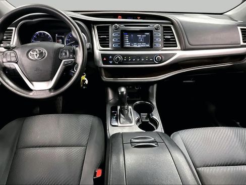 Used 2019 Toyota Highlander LE w/ Carpet Mat Package (TMS) FWD image 14