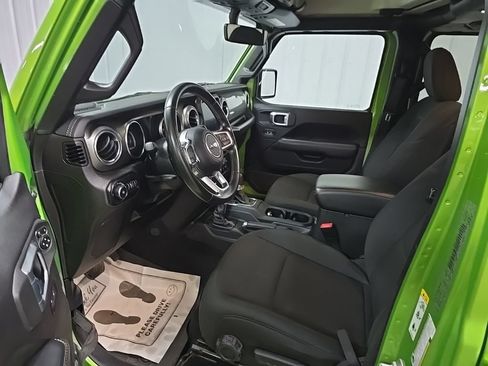 Used 2020 Jeep Wrangler Unlimited Sahara w/ Uconnect 4C Nav & Sound Group AWD/4WD image 29