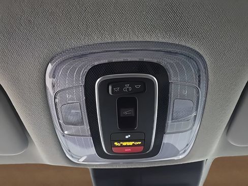 Certified 2025 Hyundai Elantra Limited FWD image 38