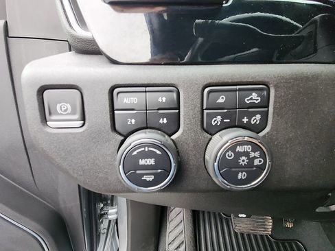 Used 2024 Chevrolet Silverado 3500 LTZ w/ LTZ Convenience Package image 21