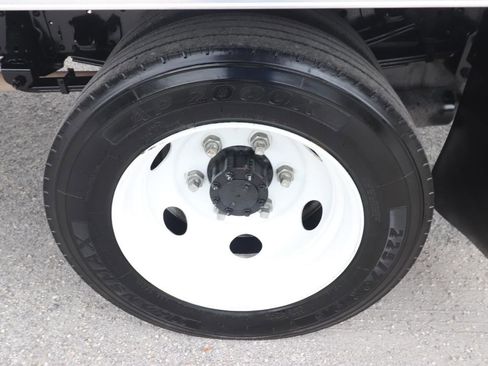 Used 2024 Isuzu NPR image 17