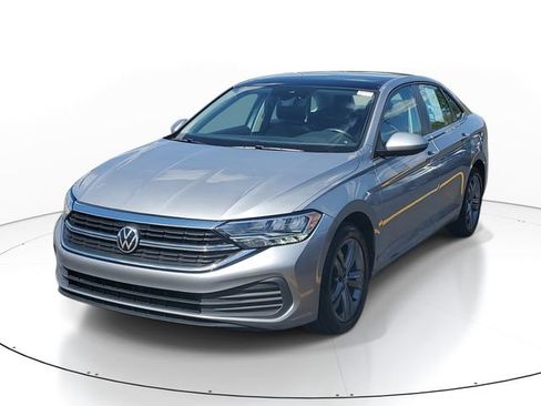 Used 2022 Volkswagen Jetta SE FWD image 2
