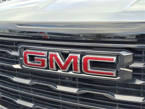 Used 2024 GMC Acadia AT4 w/ Luxury Package image 31