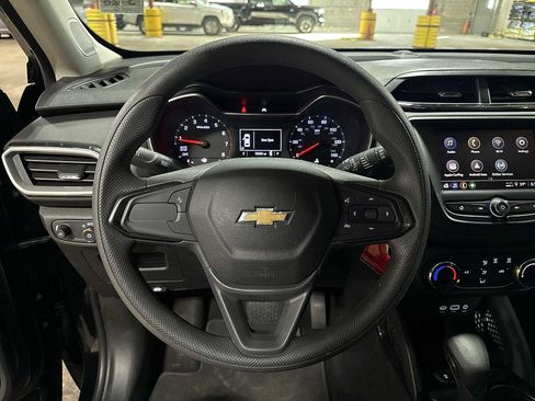 Used 2023 Chevrolet TrailBlazer LS image 18