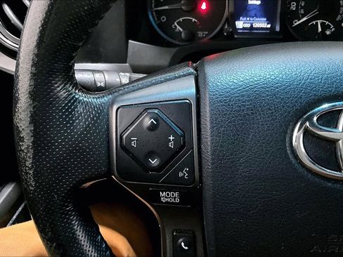 Used 2017 Toyota Tacoma SR5 image 12