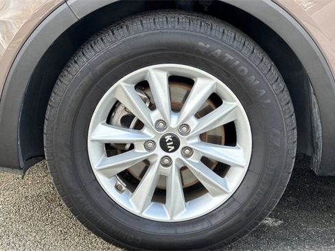 Used 2019 Kia Sorento LX image 25