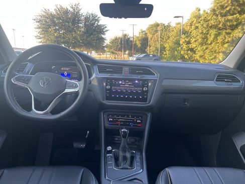 Certified 2022 Volkswagen Tiguan SE FWD image 24