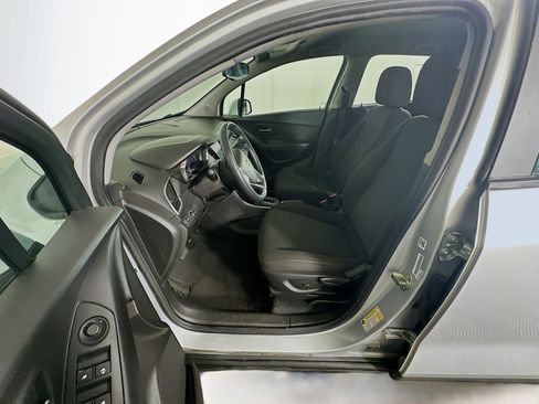 Used 2020 Chevrolet Trax LS FWD image 13