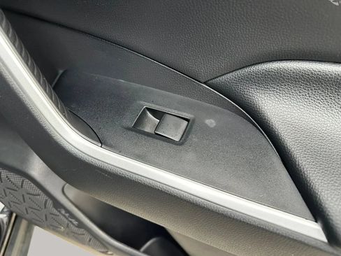 Used 2021 Toyota RAV4 XLE FWD image 21