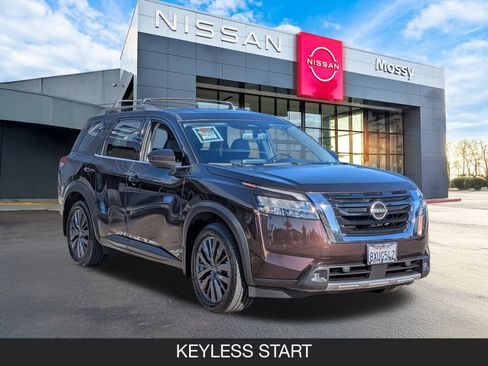 Used 2022 Nissan Pathfinder SL w/ SL Premium Package image 2