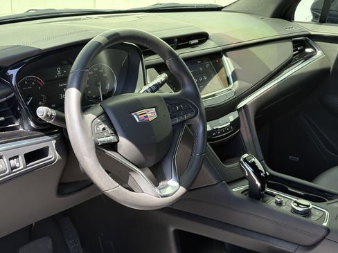 Certified 2024 Cadillac XT6 Luxury w/ LPO, Floor Liner Package AWD/4WD image 18
