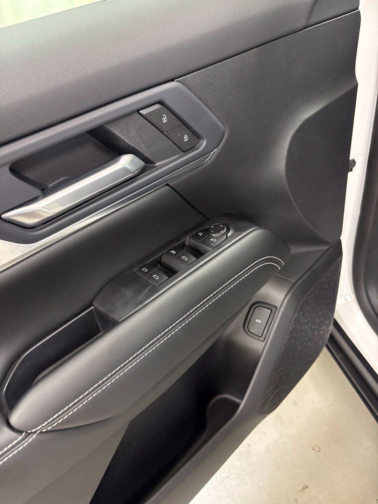 Used 2026 GMC Terrain Elevation w/ Elevation Premium Package FWD image 16