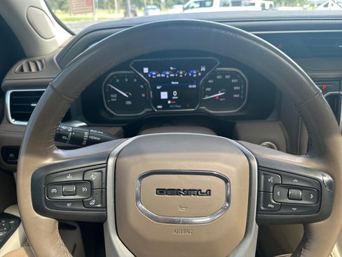 Used 2021 GMC Yukon Denali w/ Denali Premium Package AWD/4WD image 24