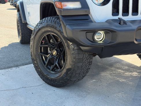 Used 2018 Jeep Wrangler Unlimited Sport AWD/4WD image 3