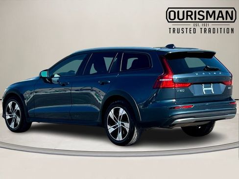 Used 2024 Volvo V60 B5 Cross Country Plus image 4