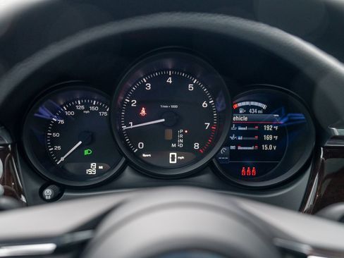 Certified 2026 Porsche Macan AWD/4WD image 15