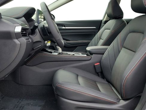 New 2025 Nissan Altima 2.5 SR image 13