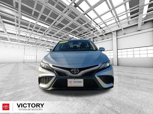 Used 2023 Toyota Camry SE image 9