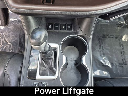 Used 2018 Toyota Highlander XLE image 10